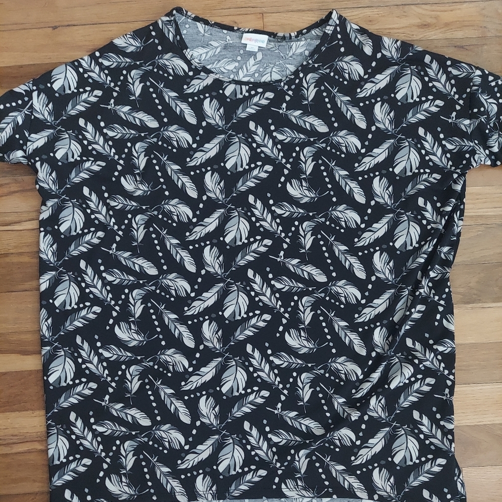 Feathers LulaRoe Irma 🪶